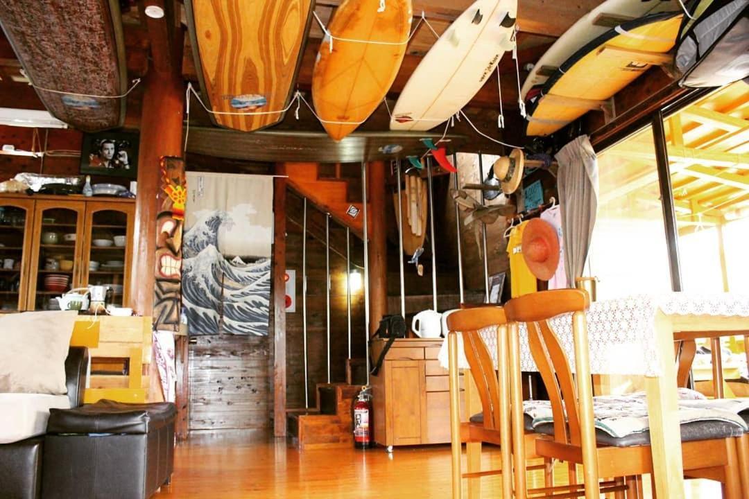 Tropical Surf House Okinawa Hotel Onna Exterior photo
