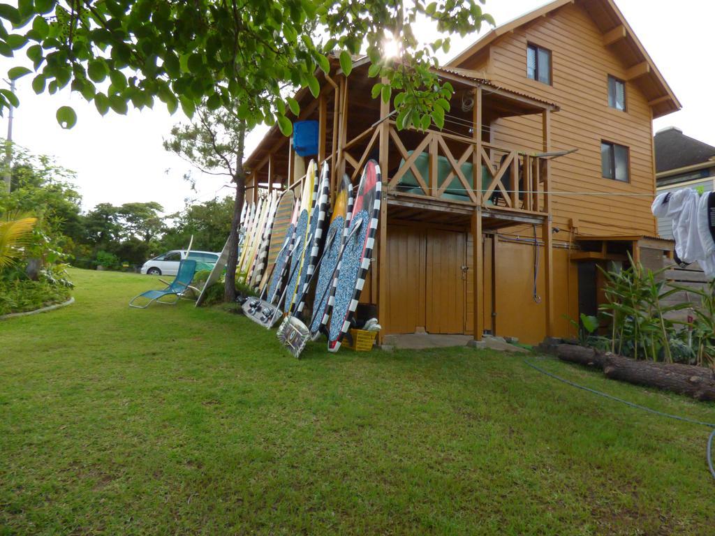 Tropical Surf House Okinawa Hotel Onna Exterior photo
